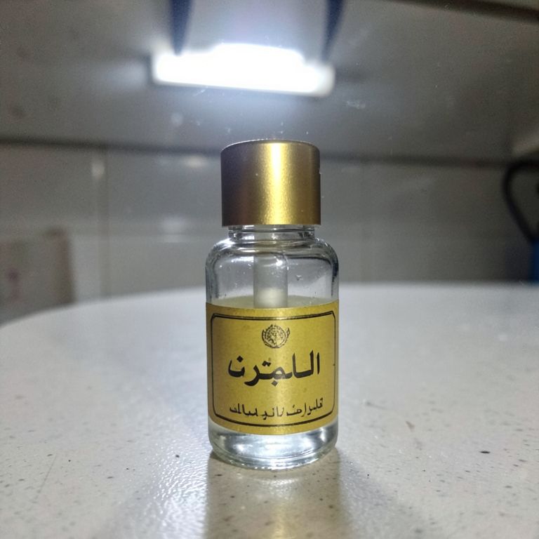 AI Perfume Photography reference 1 — input photo